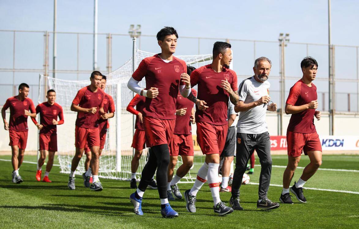 亚洲球员交流技艺，为球队注入强大活力的简单介绍