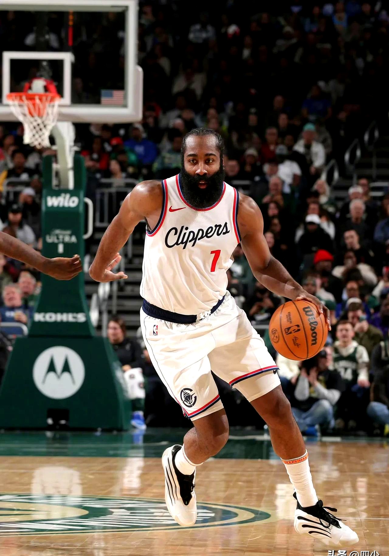 爱游戏官方登录入口-快船罗尔岛主场苦战不胜，键盘无法托举