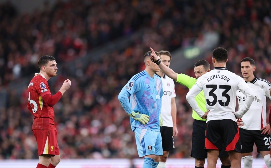 利物浦遭遇失利，落后对手一步