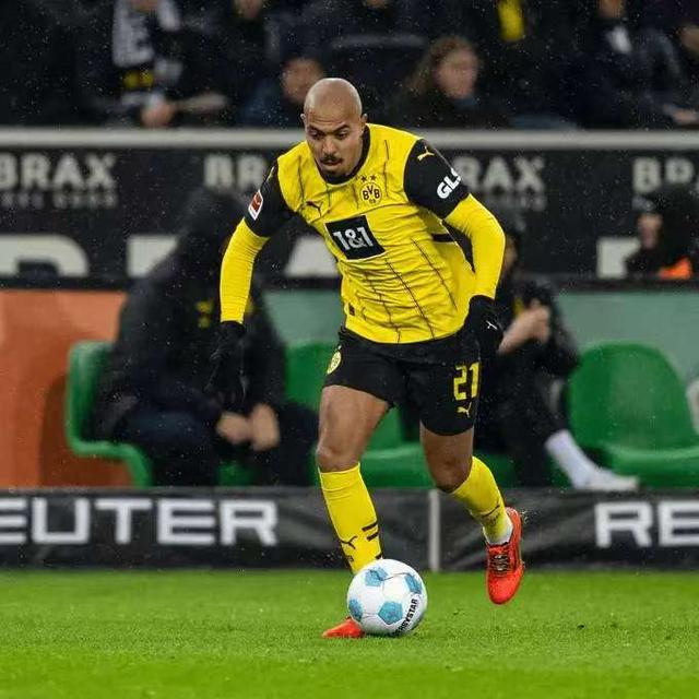 爱游戏官方入口-包含多特蒙德遭遇困境，全队士气低迷难以挽回的词条