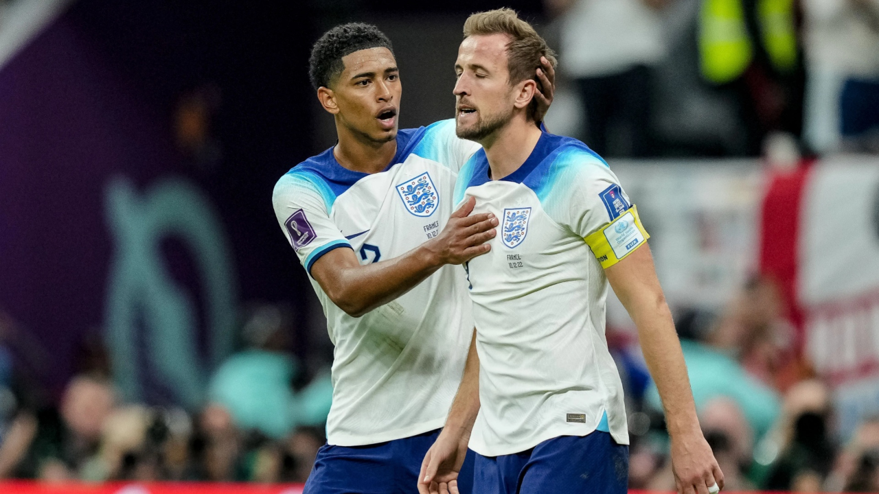 英格兰球队在足球赛中获得胜利