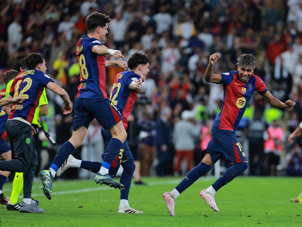 爱游戏体育官网-西班牙足球赛场上的精彩瞬间