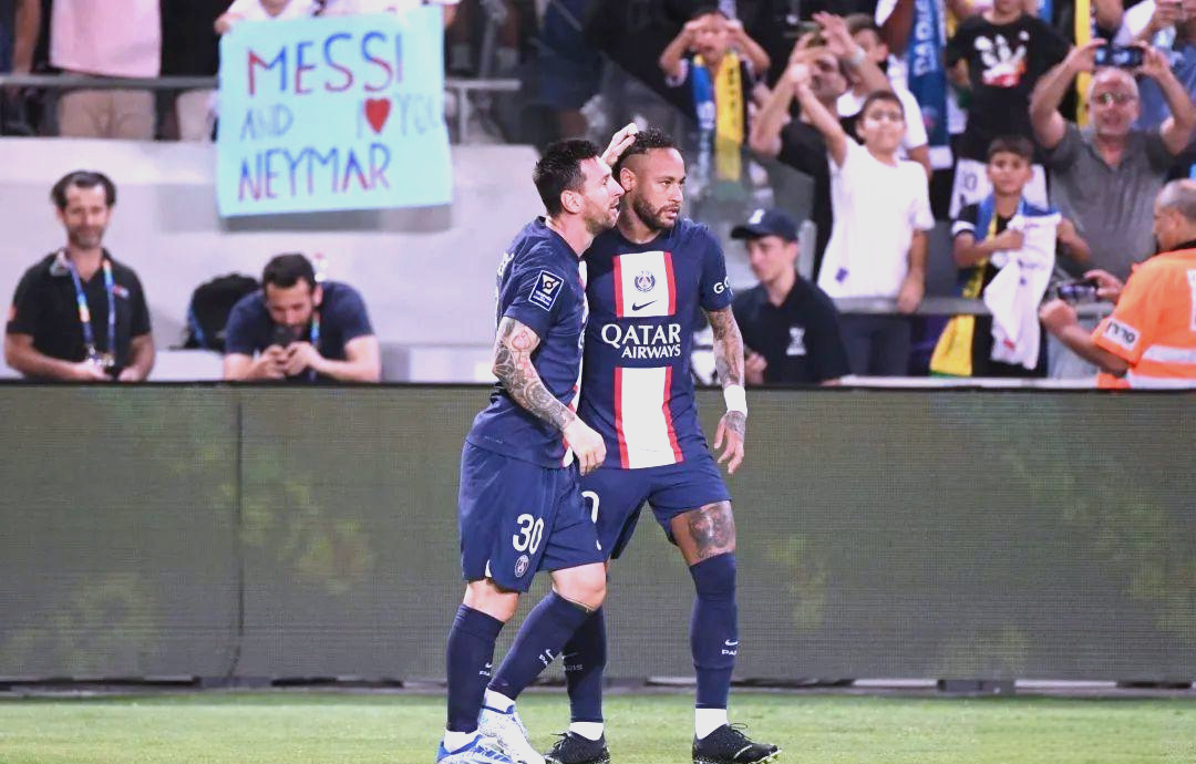 包含巴黎圣日耳曼客场击败南特，延续胜利步伐的词条