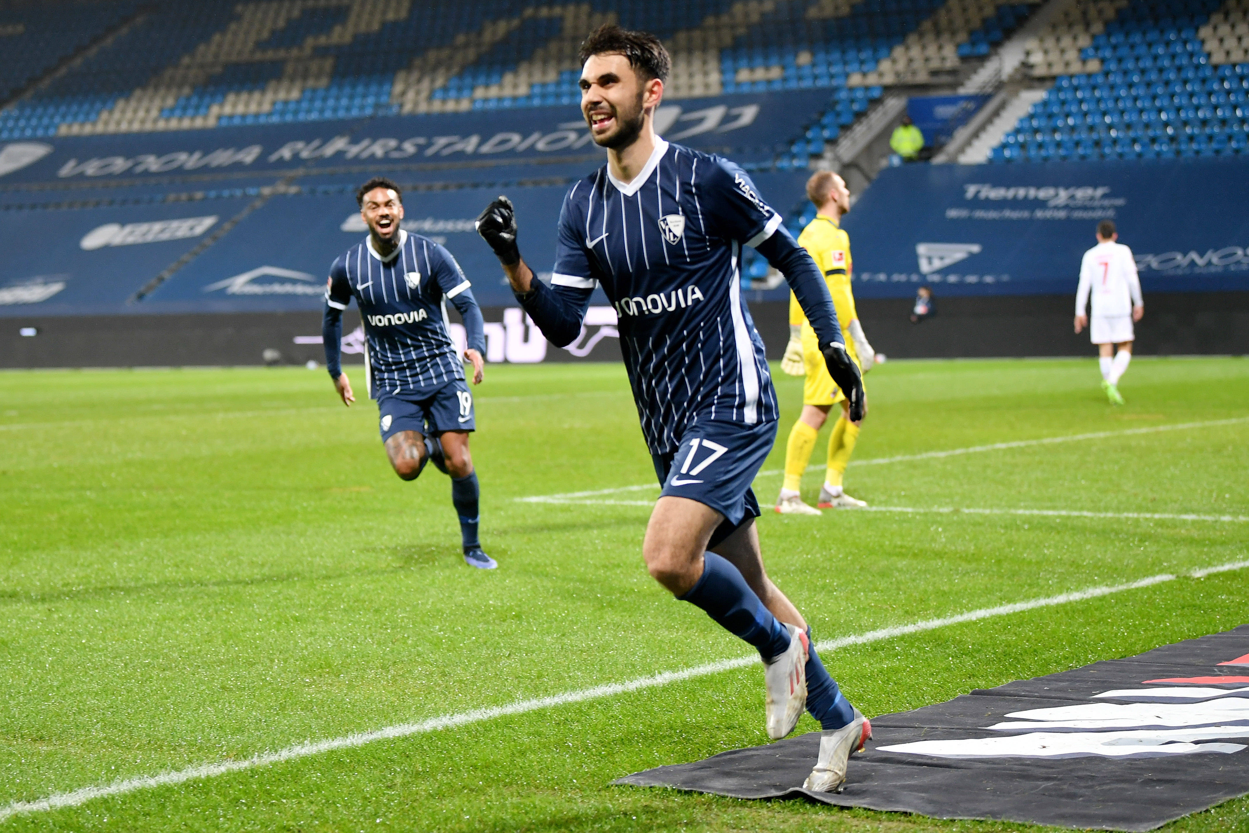 法兰克福队主场完胜奥格斯堡，斩获宝贵三分的简单介绍