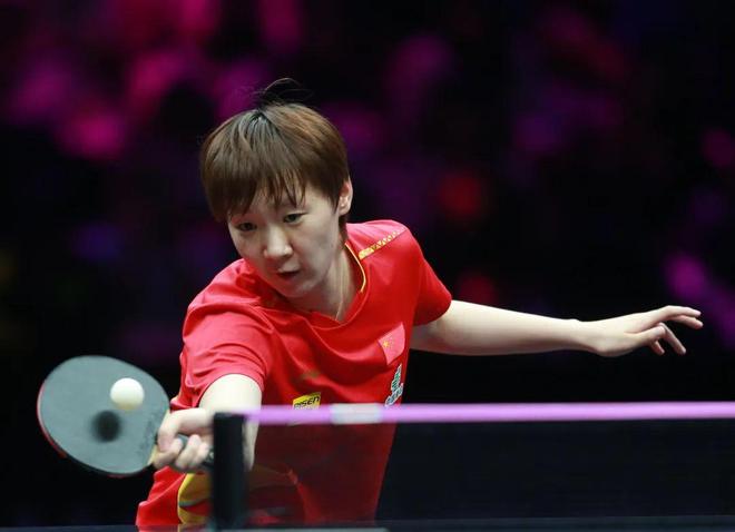 中国女子乒乓球员完胜对手