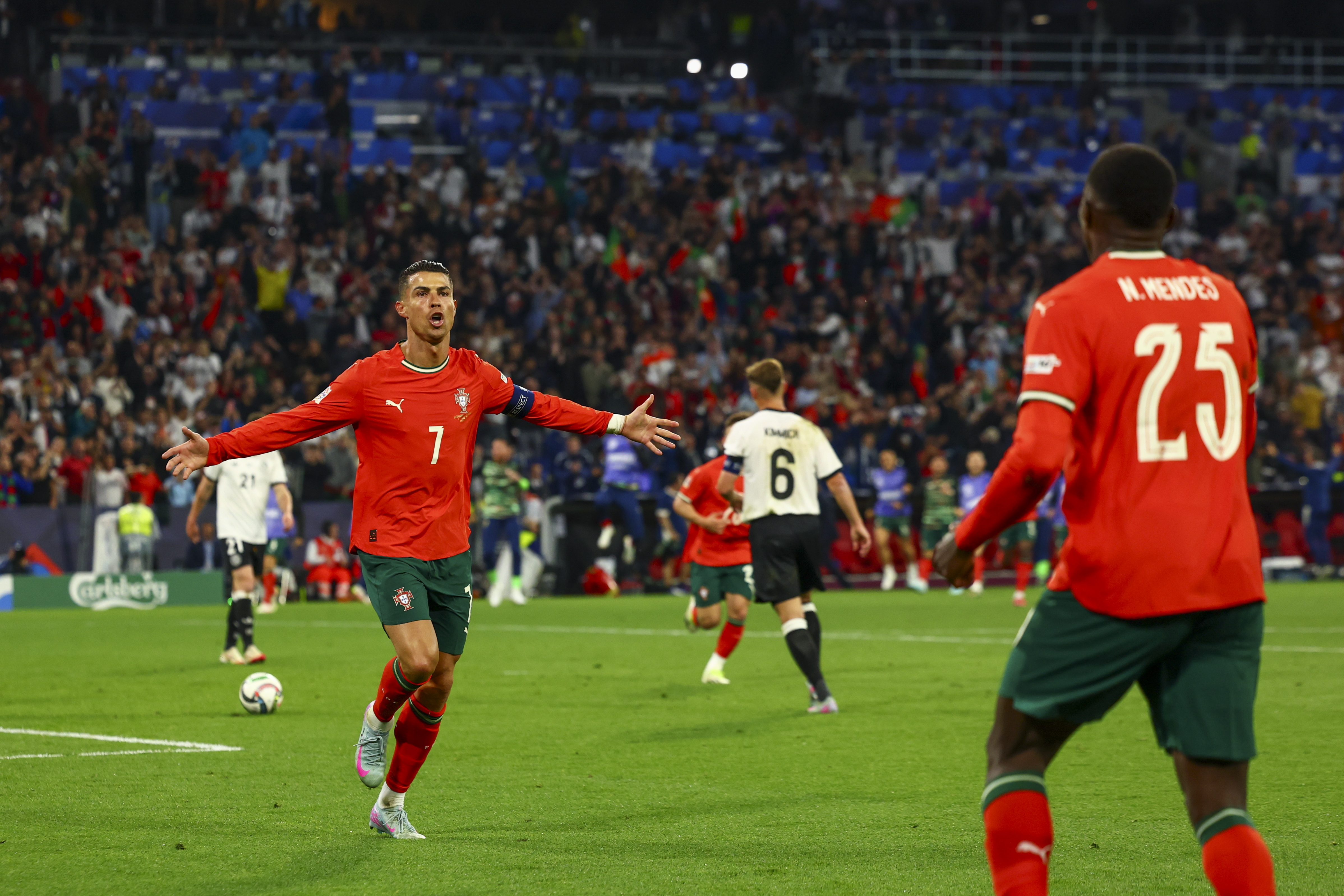 爱游戏网页版登录入口-葡萄牙豪门球队实现惊艳逆转，晋级半决赛