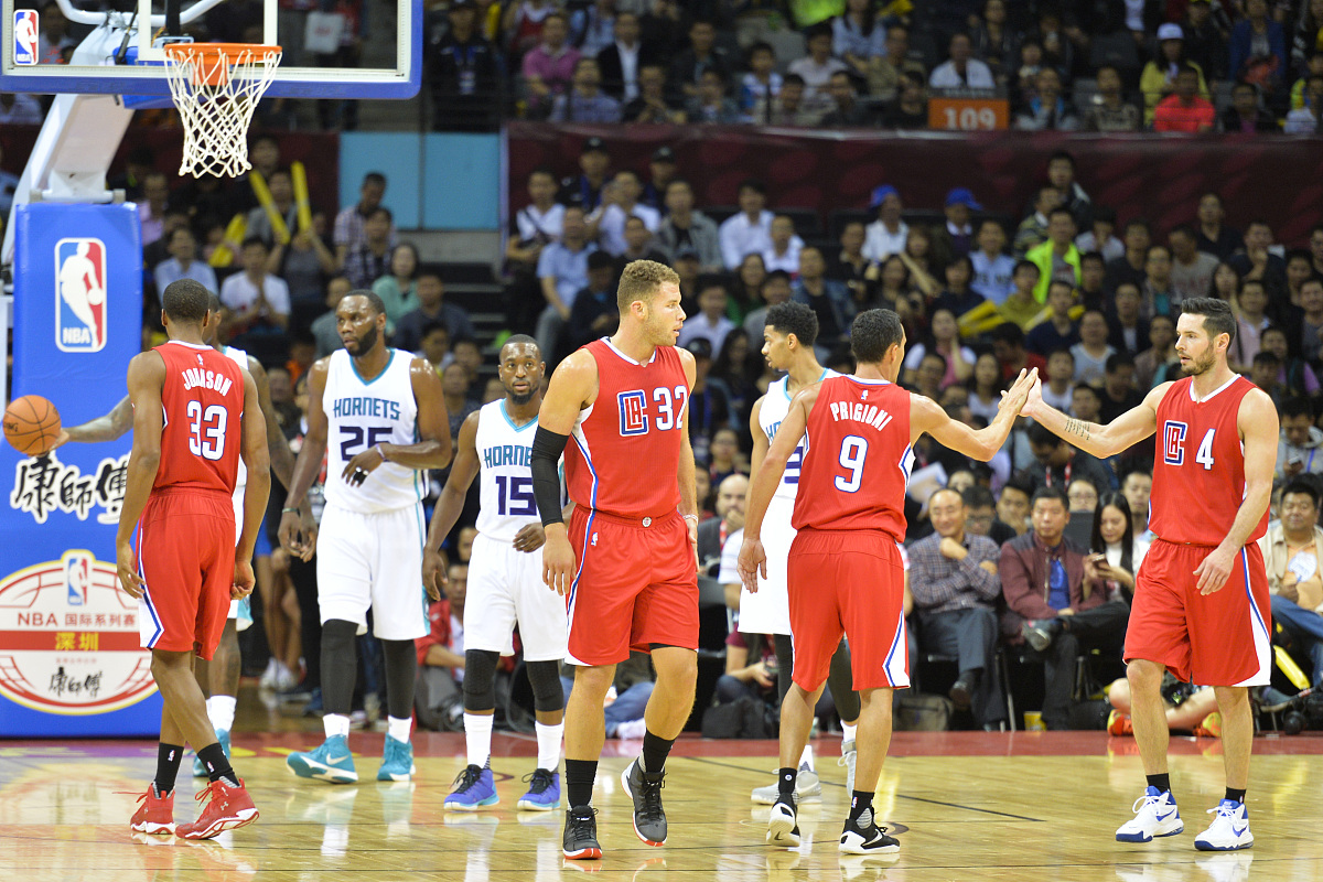 爱游戏在线-活塞队全队配合默契，助力取胜