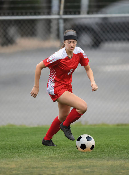 爱游戏-关于火爆的足球赛场上，女选手由劲爆表现的信息