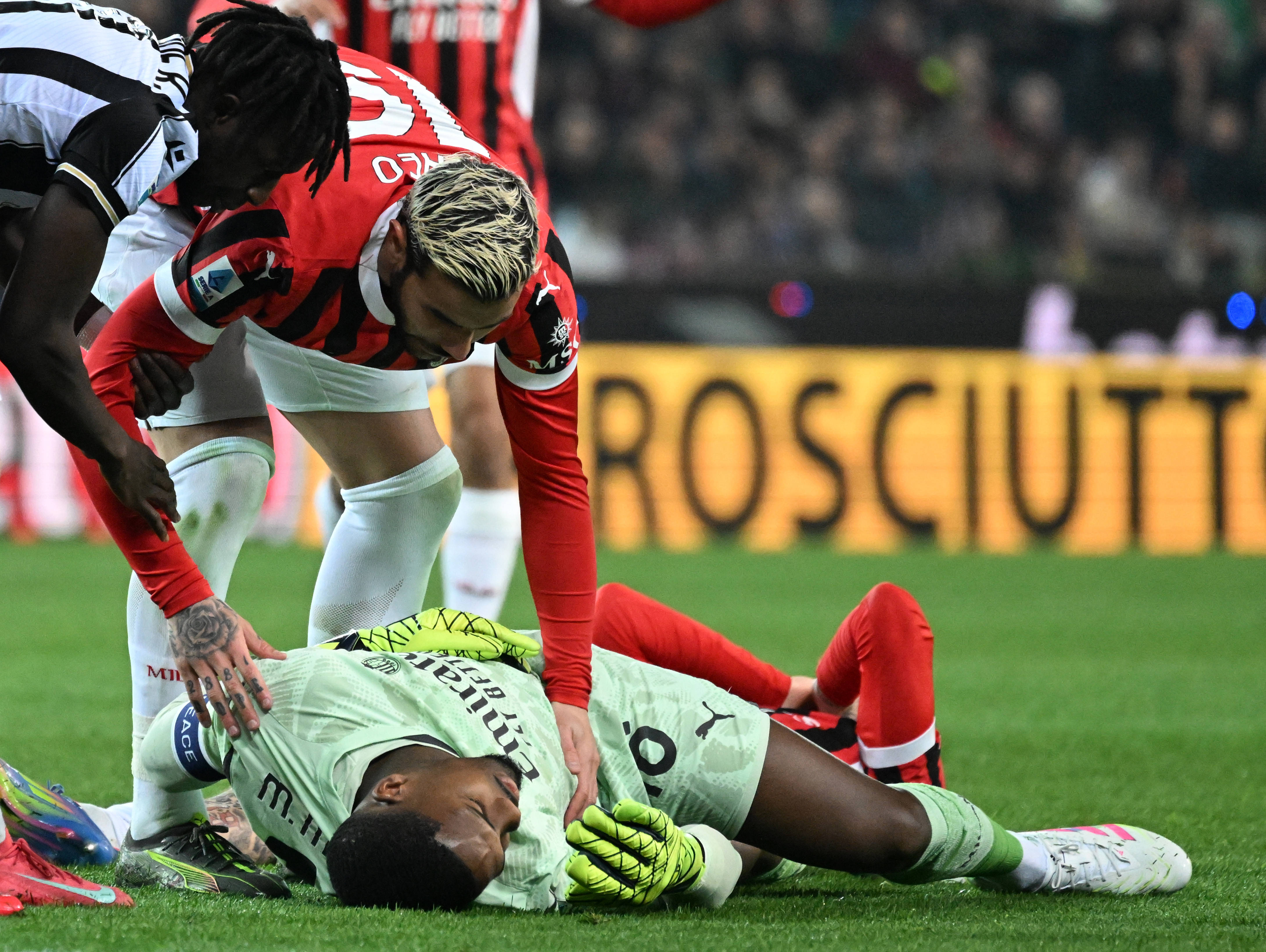 爱游戏入口-包含萨索洛客场大胜乌迪内斯，继续领跑意甲的词条