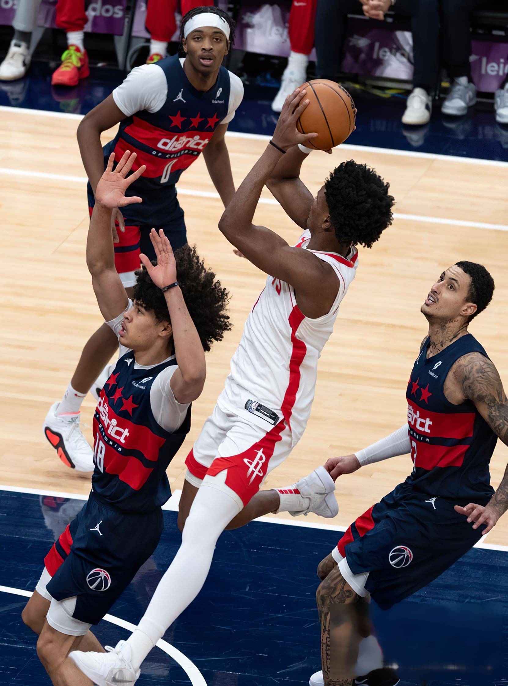 爱游戏官网-火箭客场逆转凯尔特人，再胜东部霸主