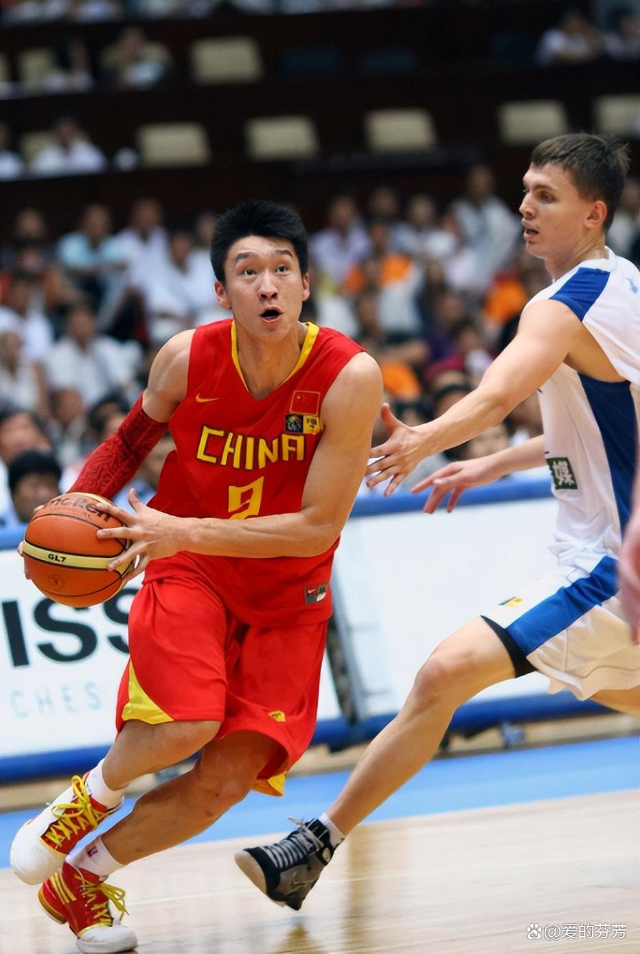 爱游戏官网-日本篮球联赛战况激烈，名将展现个人技术