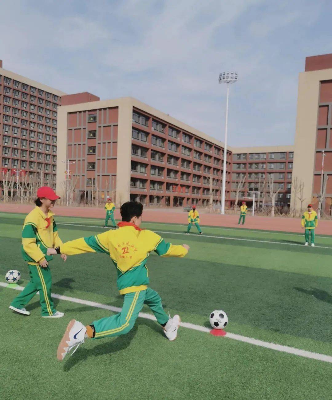 爱游戏app下载-风云变幻！竞技场上的欢呼声